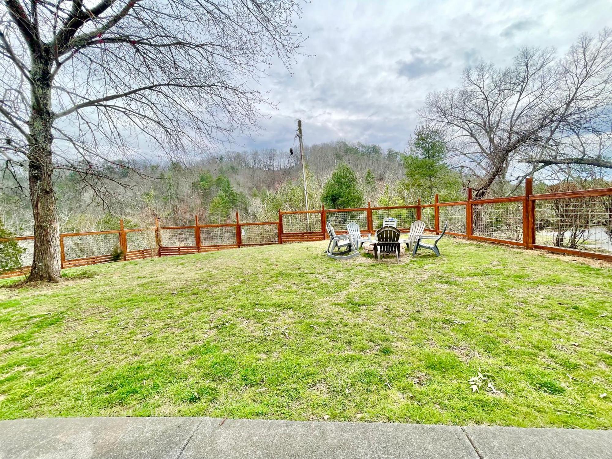 5Bedrooms*4King Beds*Outstanding Location*Hottub* Sevierville Exteriör bild