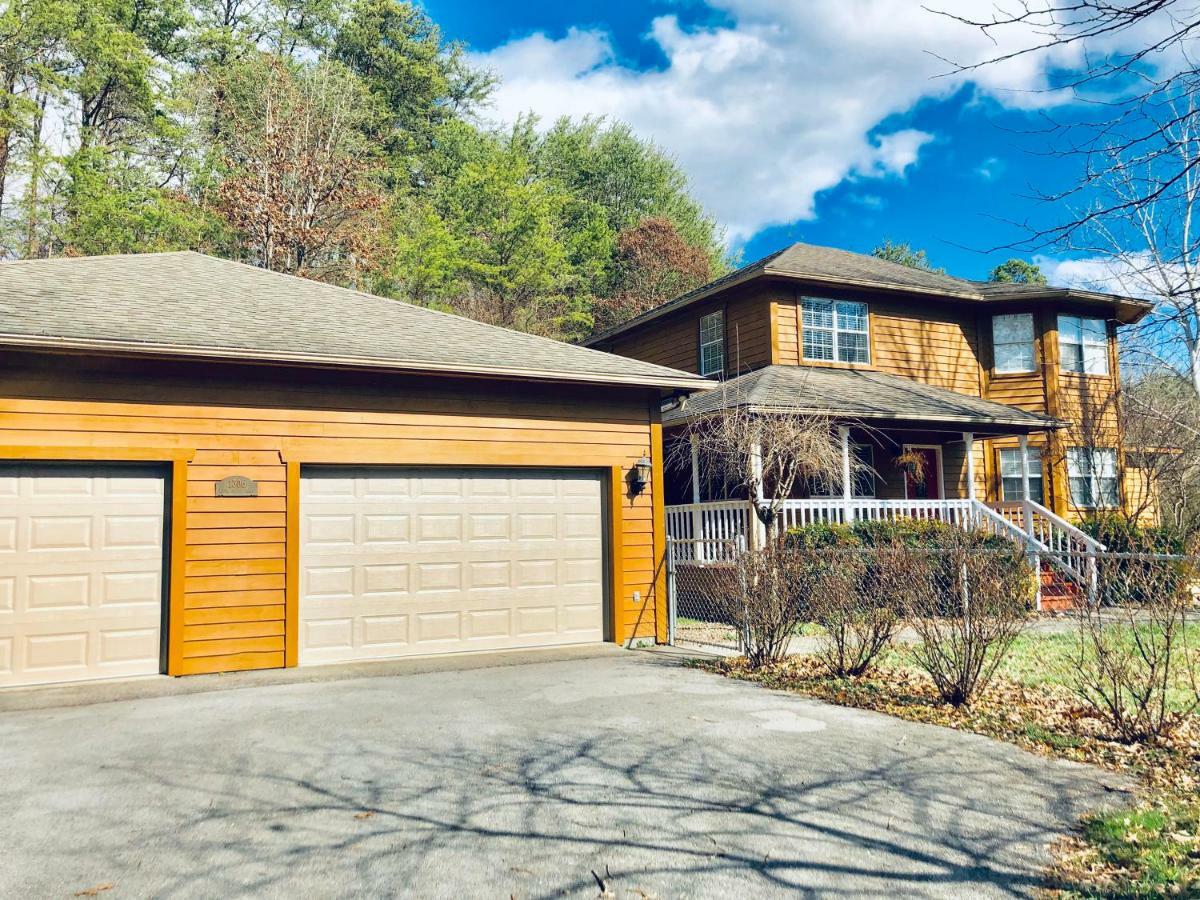 5Bedrooms*4King Beds*Outstanding Location*Hottub* Sevierville Exteriör bild