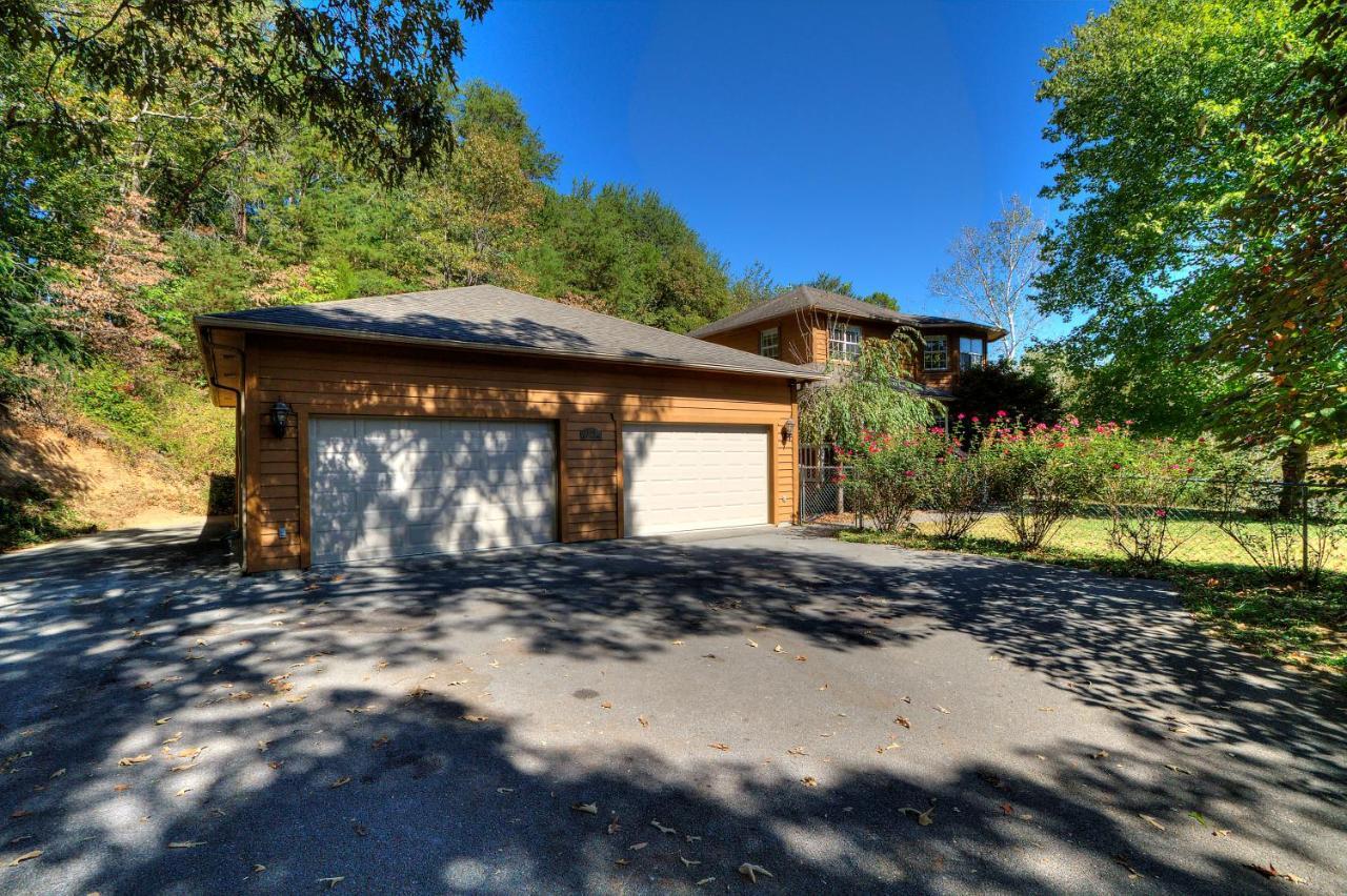 5Bedrooms*4King Beds*Outstanding Location*Hottub* Sevierville Exteriör bild