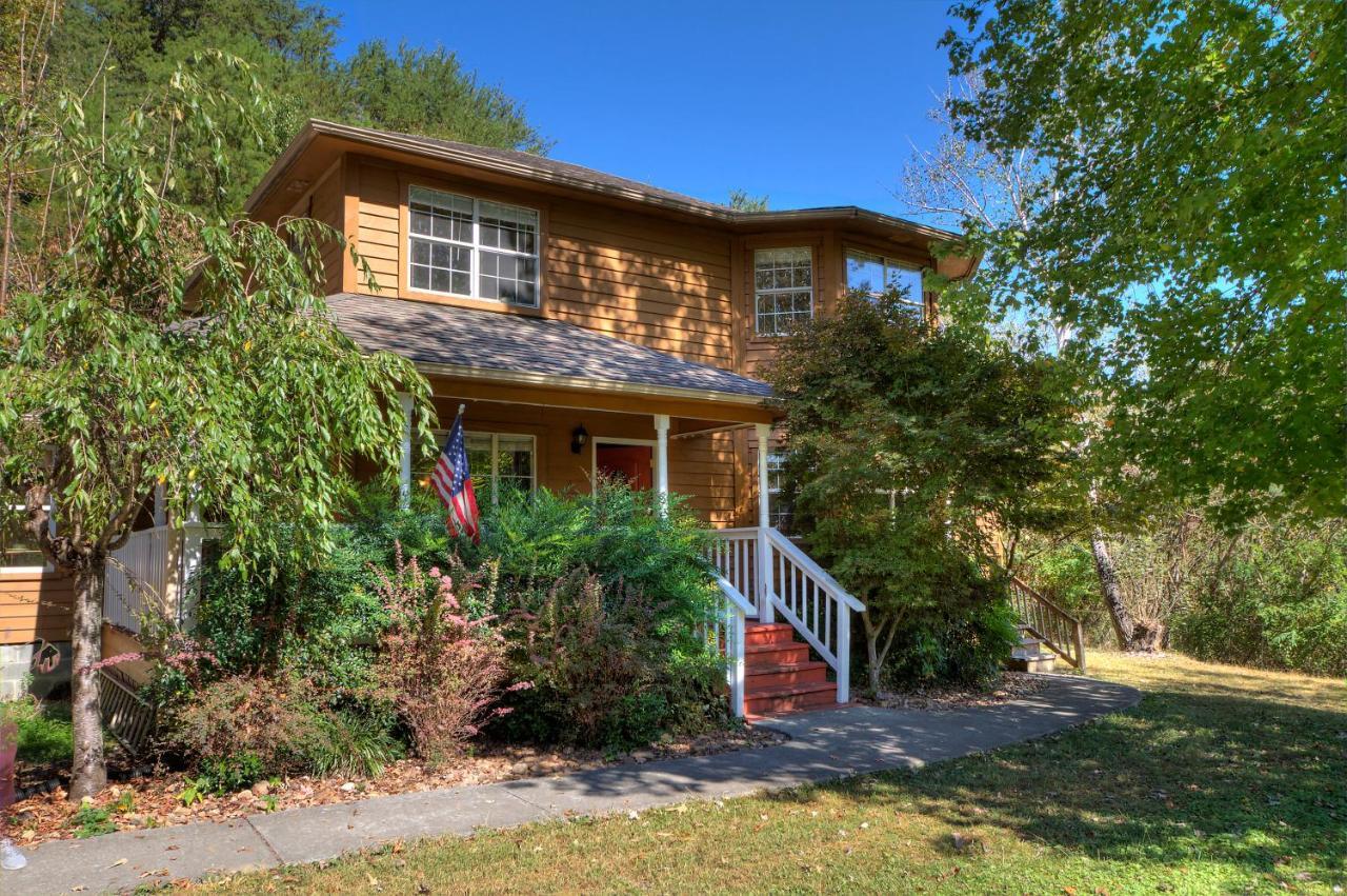 5Bedrooms*4King Beds*Outstanding Location*Hottub* Sevierville Exteriör bild