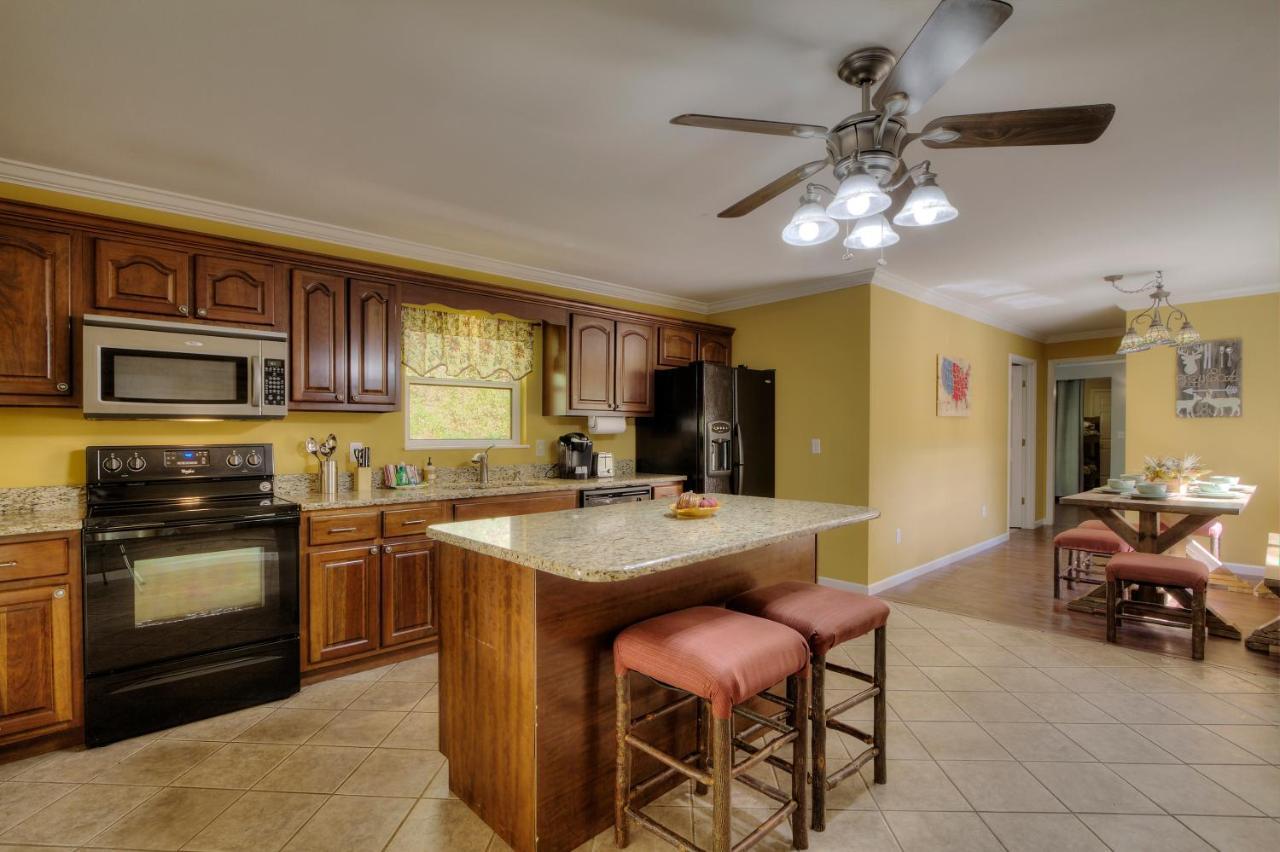5Bedrooms*4King Beds*Outstanding Location*Hottub* Sevierville Exteriör bild
